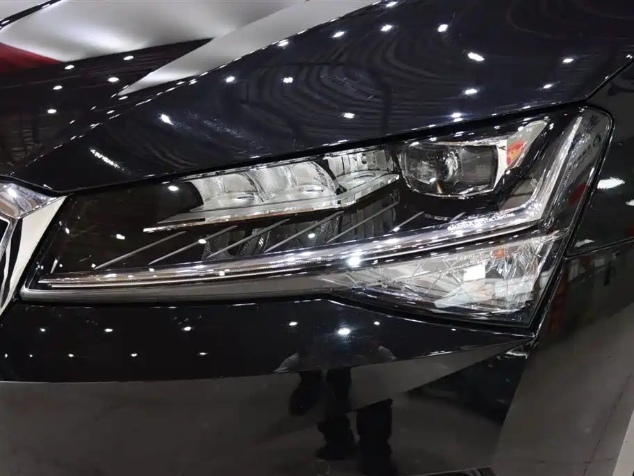 Skoda Superb — фото 7