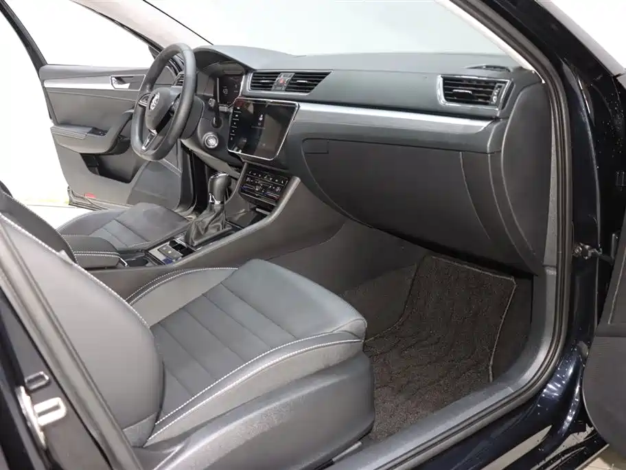 Skoda Superb — фото 8