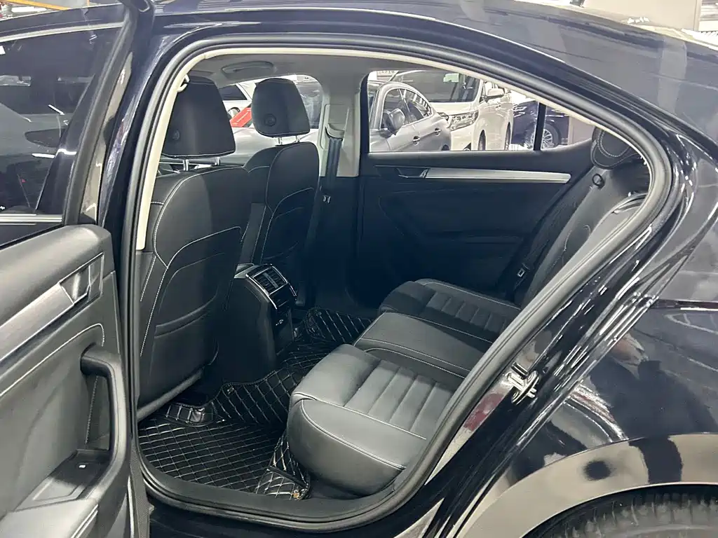 Skoda Superb — фото 11