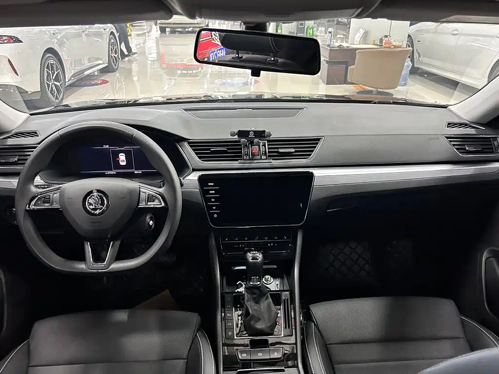 Skoda Superb — фото 5