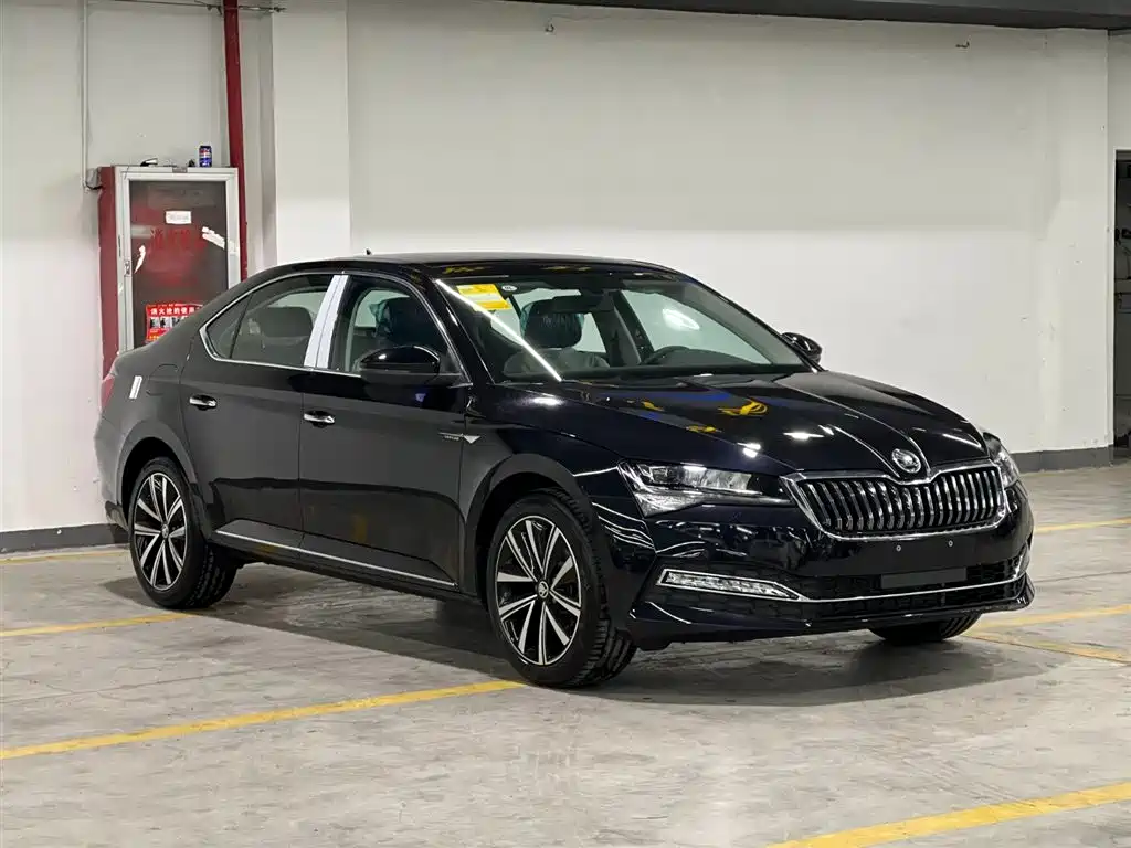 Skoda Superb — фото 3