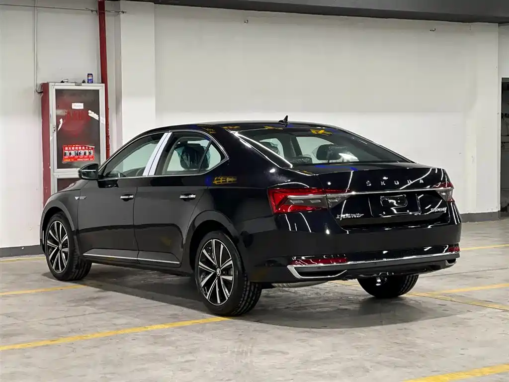 Skoda Superb — фото 4