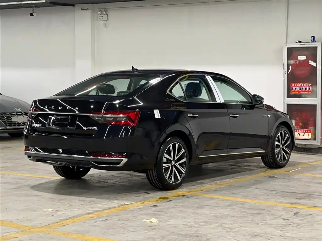 Skoda Superb — фото 5
