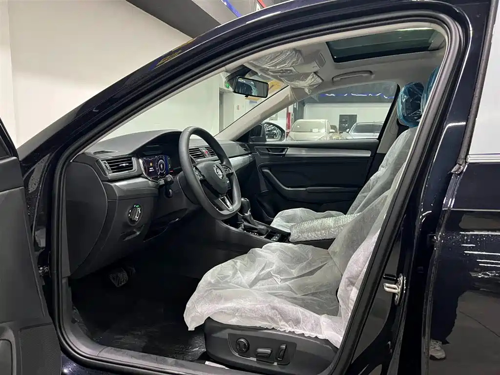 Skoda Superb — фото 7