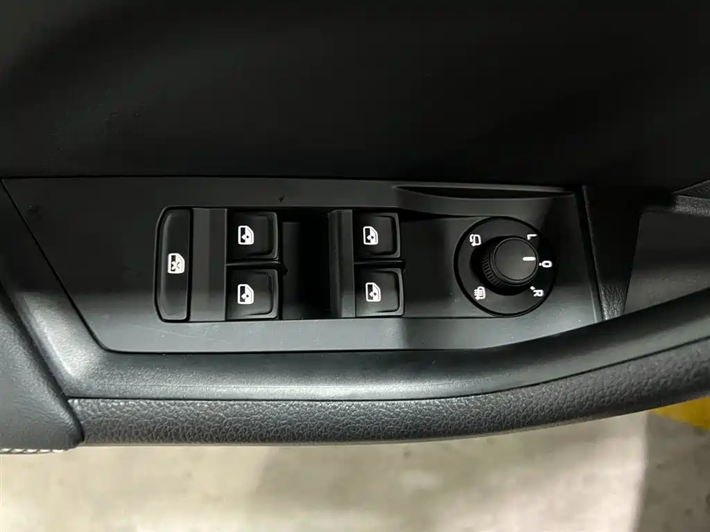 Skoda Superb — фото 9