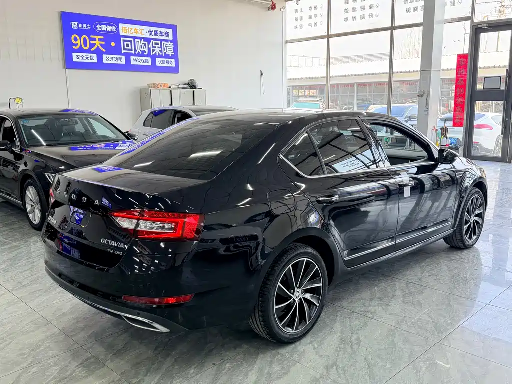 Skoda Octavia — фото 9