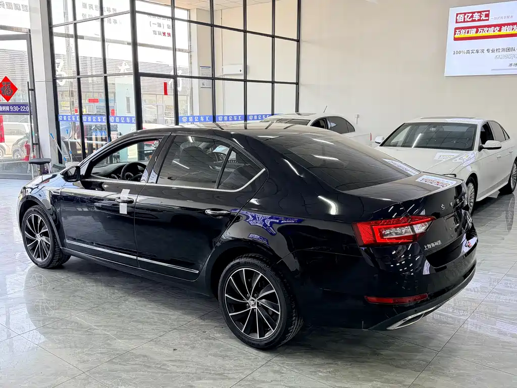 Skoda Octavia — фото 10