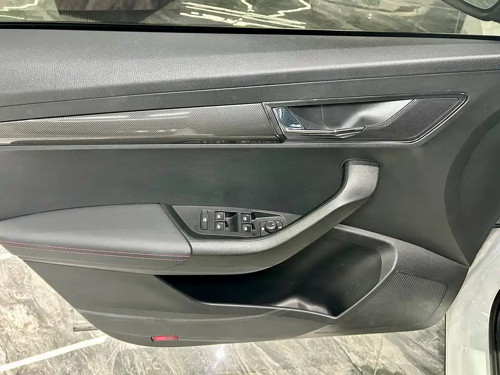 Skoda Karoq — фото 21
