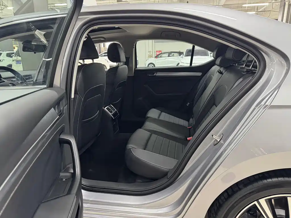 Skoda Superb — фото 6