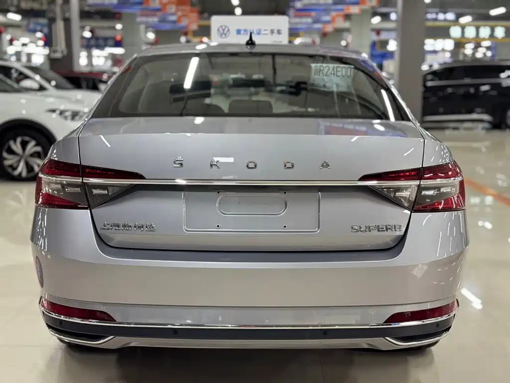 Skoda Superb — фото 7