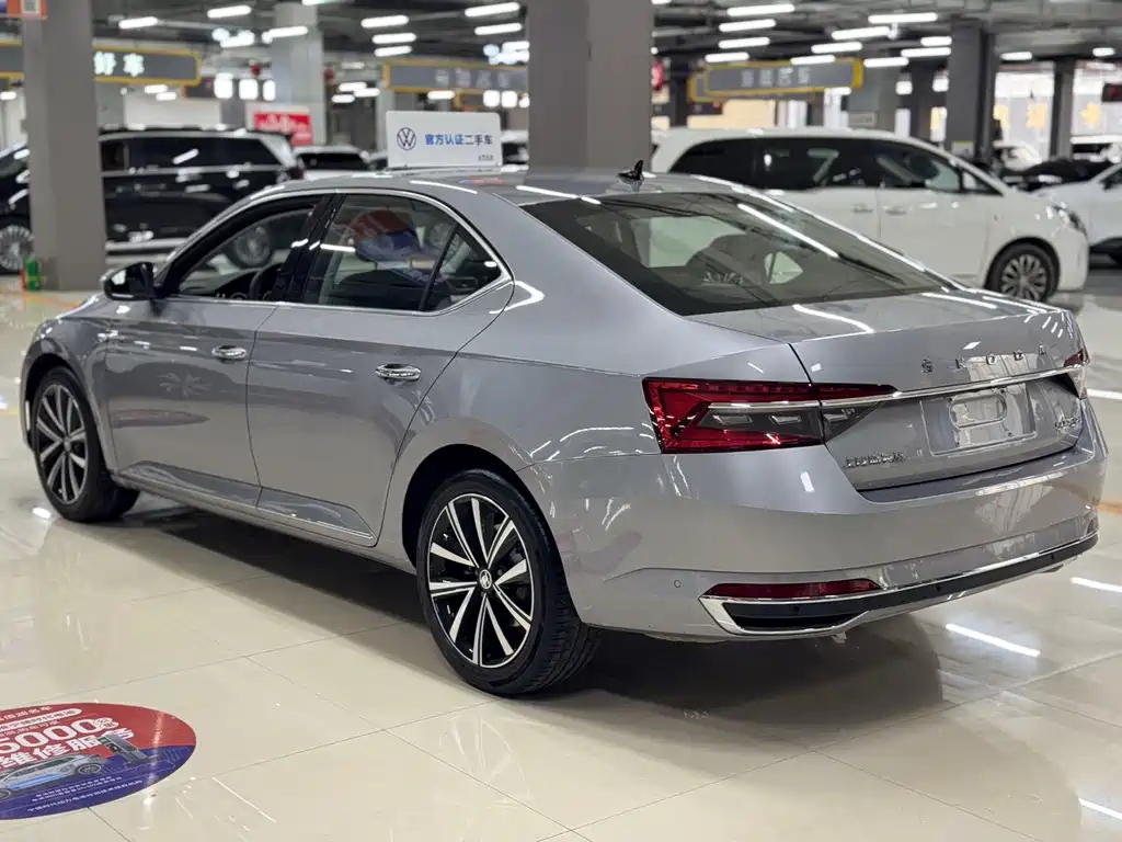 Skoda Superb — фото 8