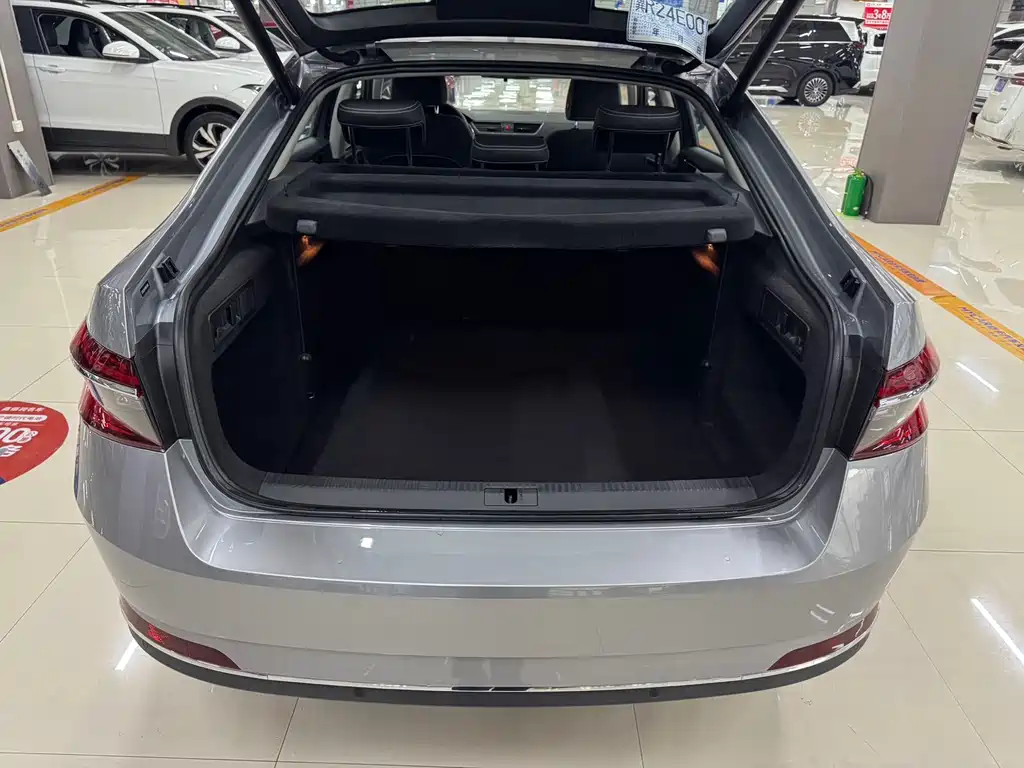 Skoda Superb — фото 9