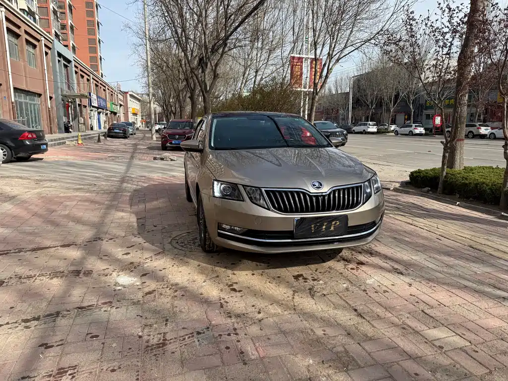 Skoda Octavia — фото 2