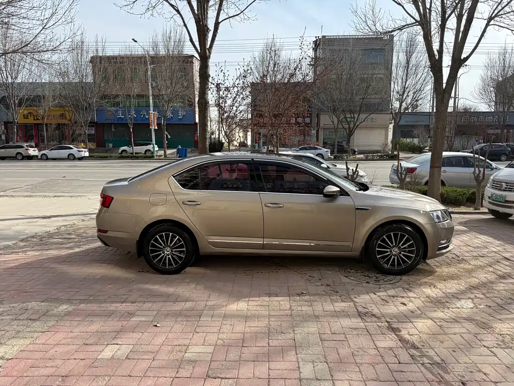Skoda Octavia — фото 4