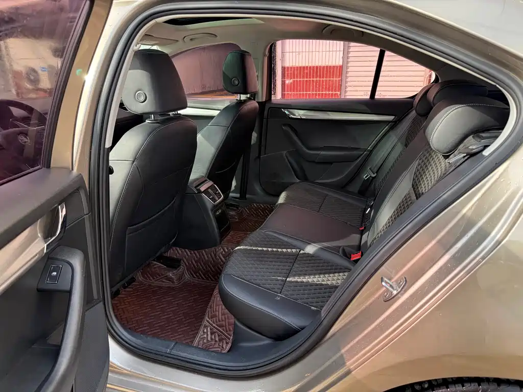 Skoda Octavia — фото 6