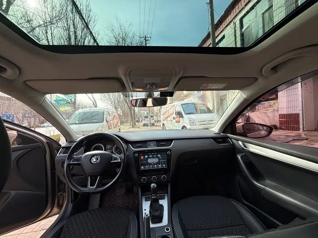 Skoda Octavia — фото 8