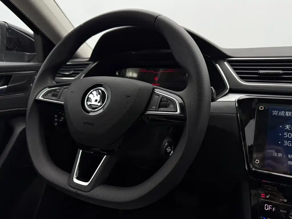 Skoda Superb — фото 11