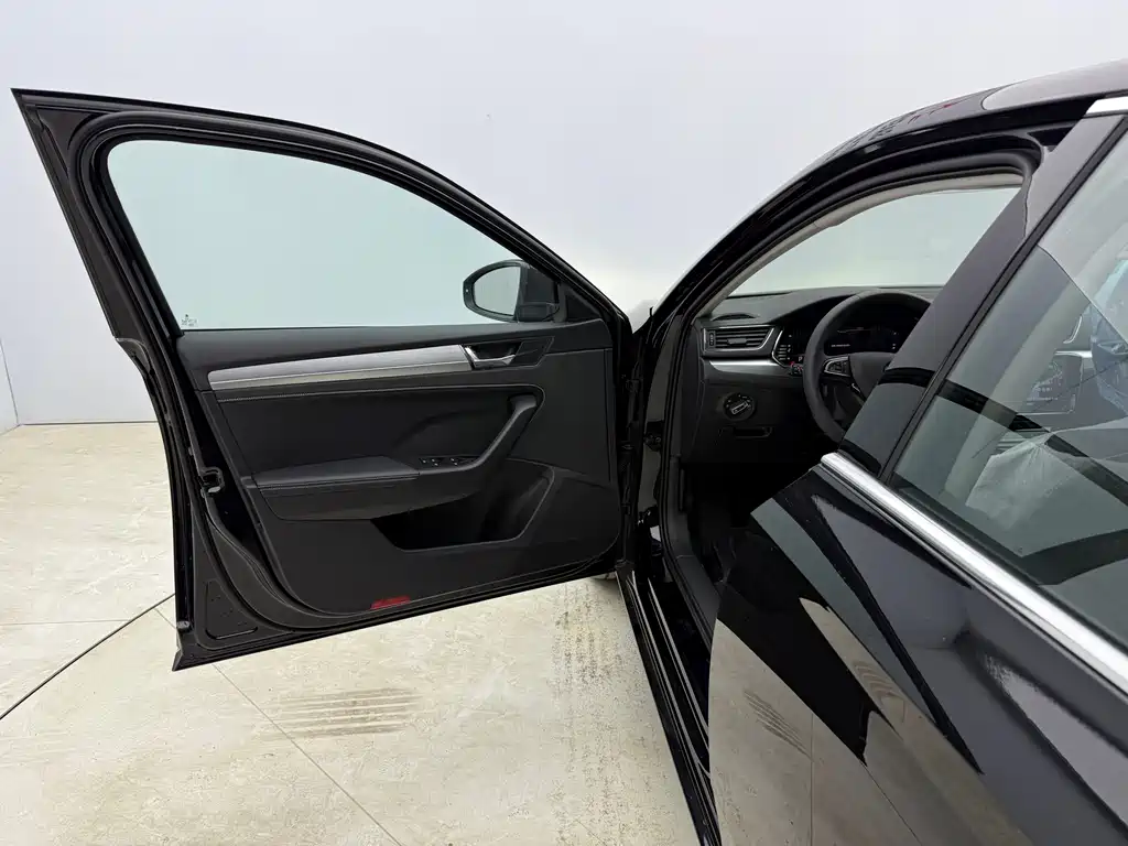 Skoda Superb — фото 15