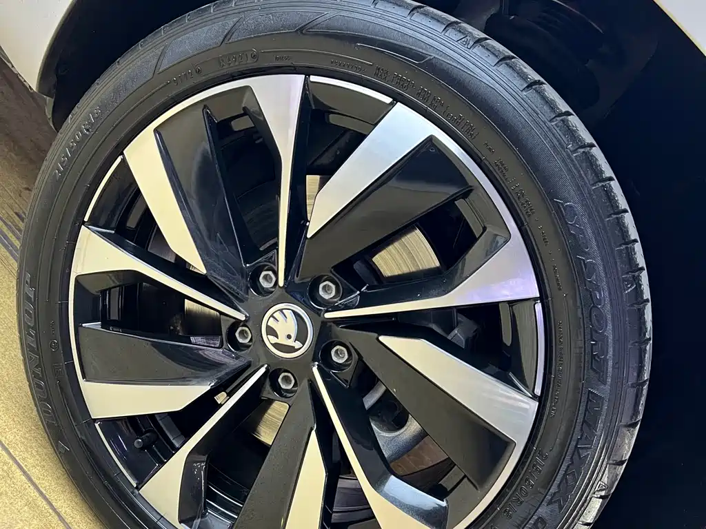 Skoda Karoq — фото 21
