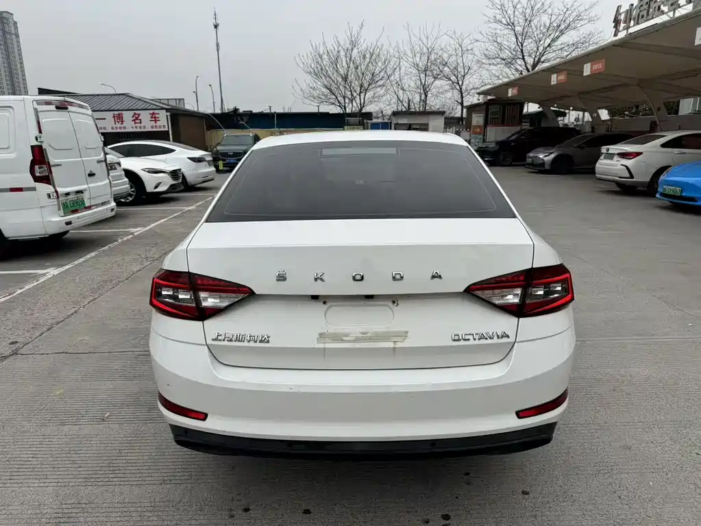 Skoda Octavia — фото 4