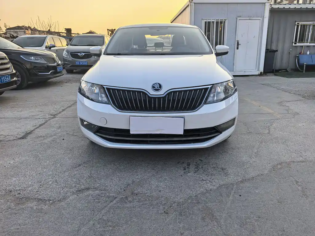 Skoda Rapid — фото 2