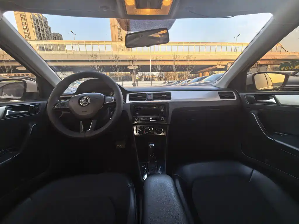 Skoda Rapid — фото 4
