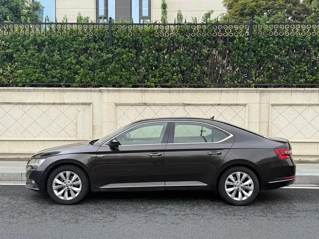 Skoda Superb — фото 3