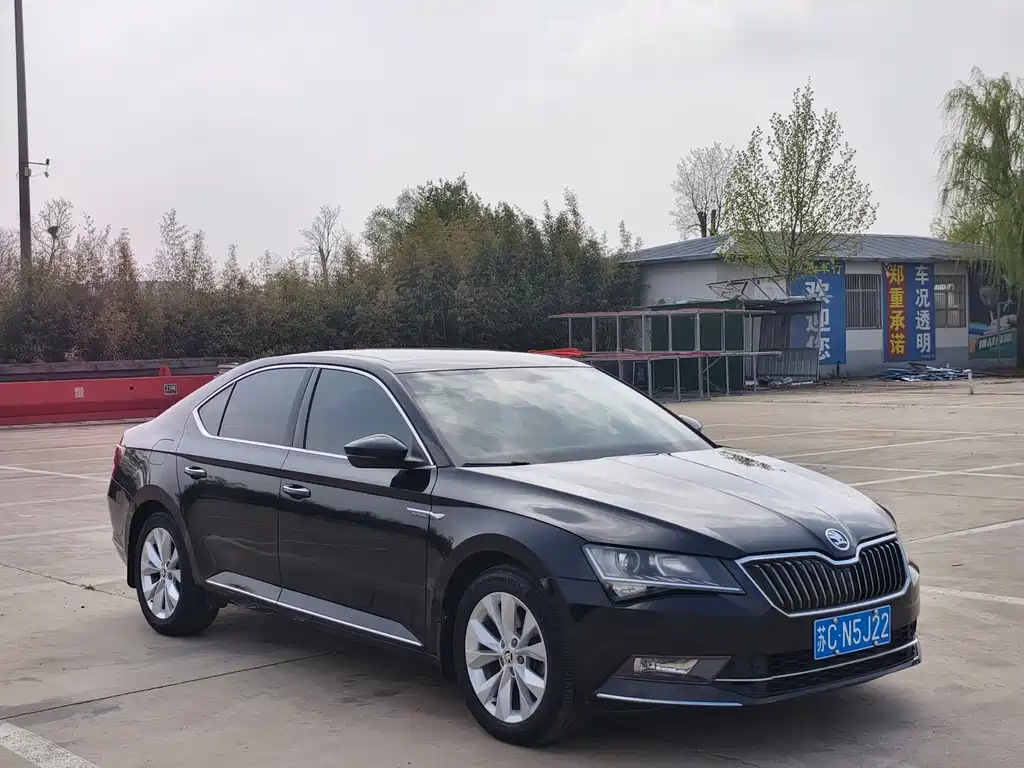 Skoda Superb — фото 3