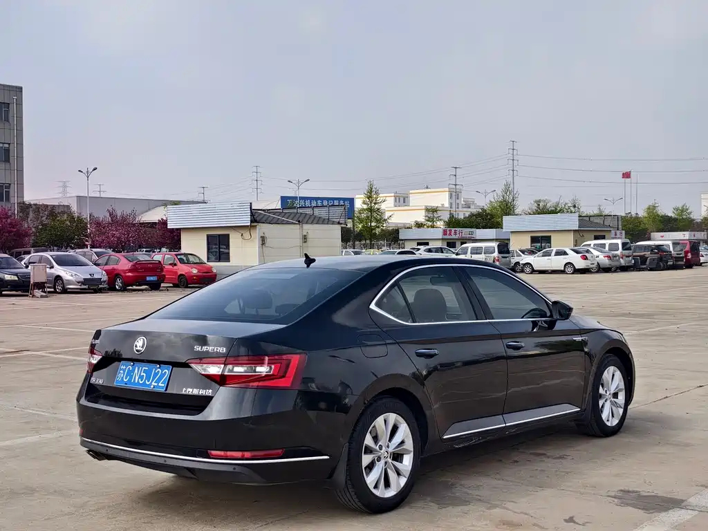 Skoda Superb — фото 4
