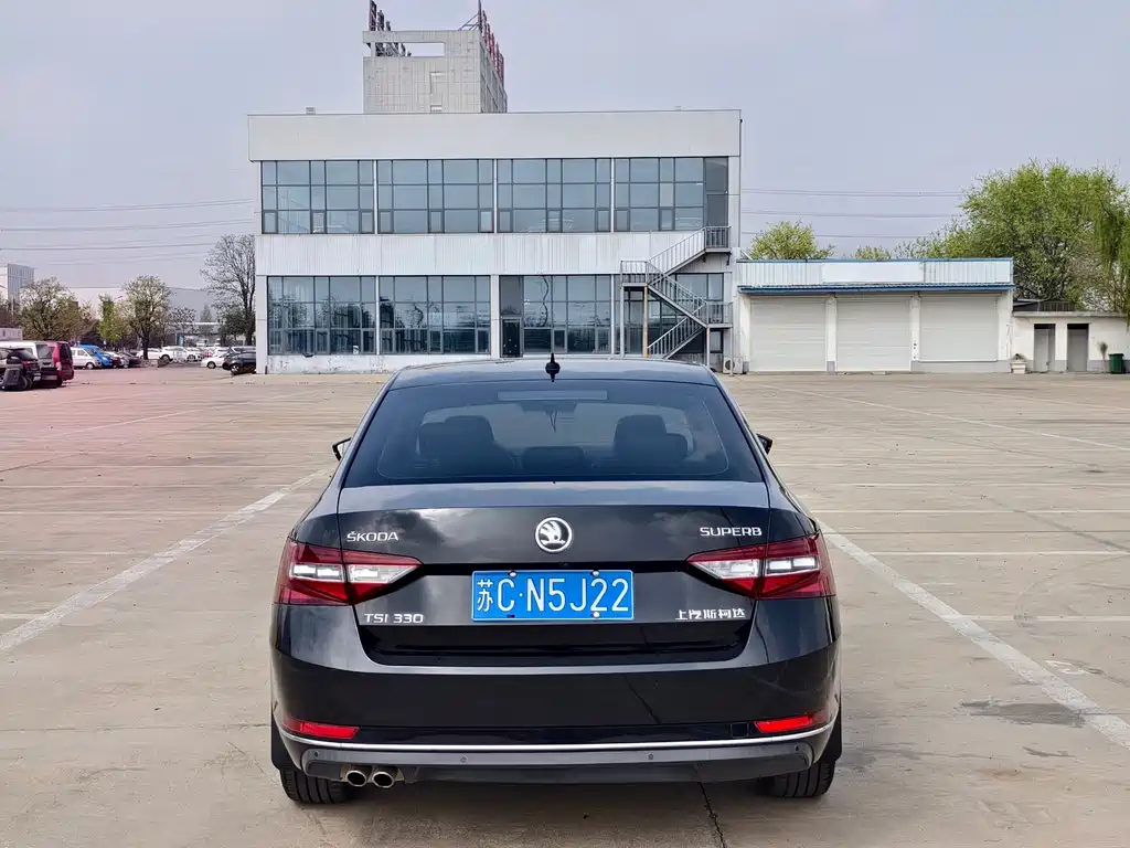 Skoda Superb — фото 5