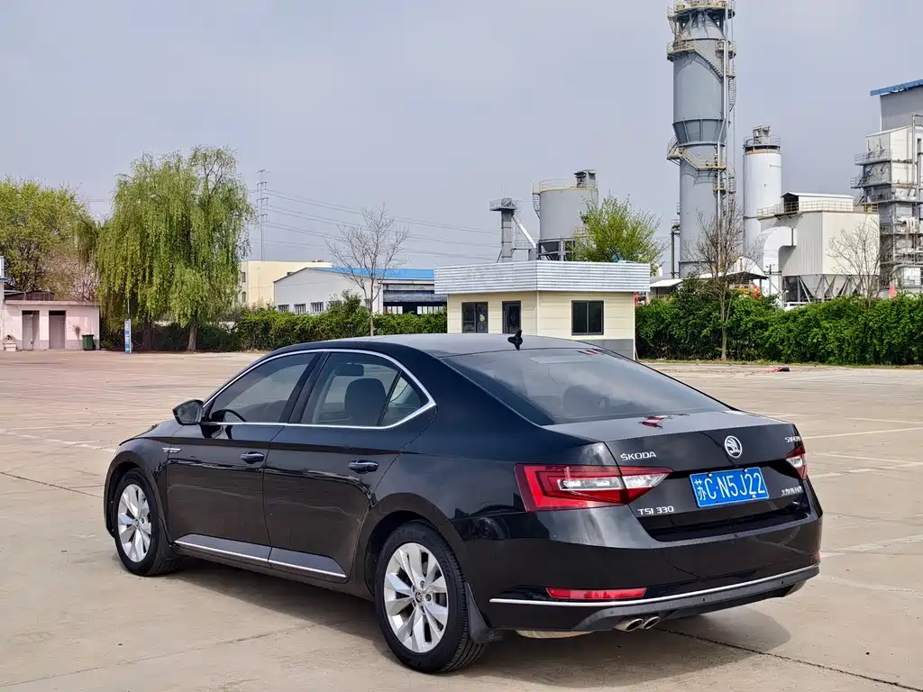 Skoda Superb — фото 6