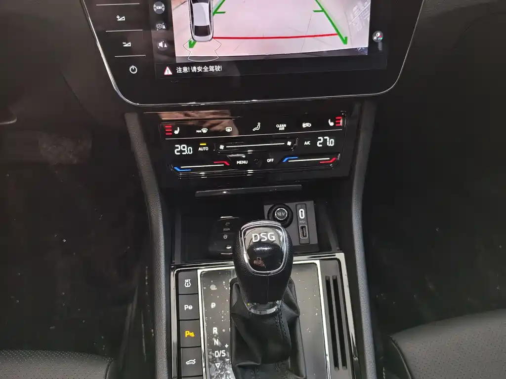 Skoda Superb — фото 10