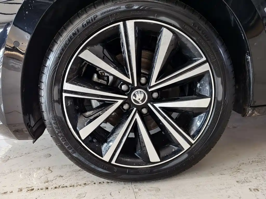 Skoda Superb — фото 5