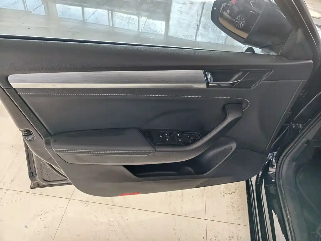 Skoda Superb — фото 7