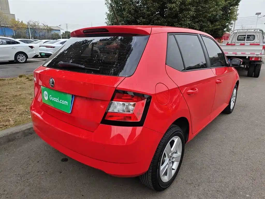 Skoda Fabia — фото 7