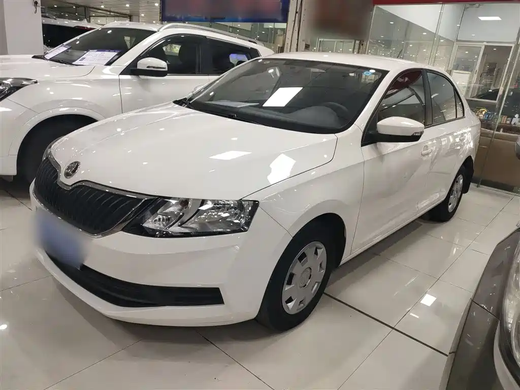 Skoda Rapid — фото 2