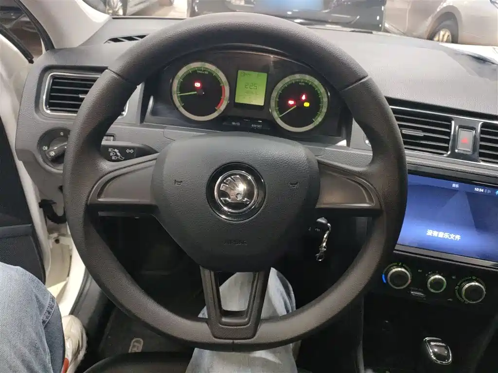 Skoda Rapid — фото 11