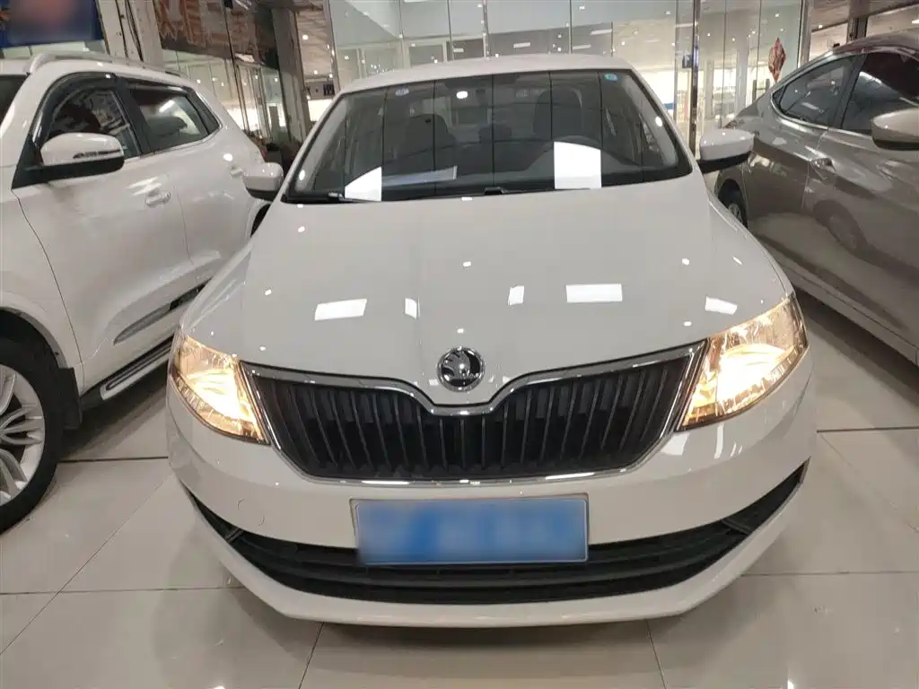 Skoda Rapid — фото 3