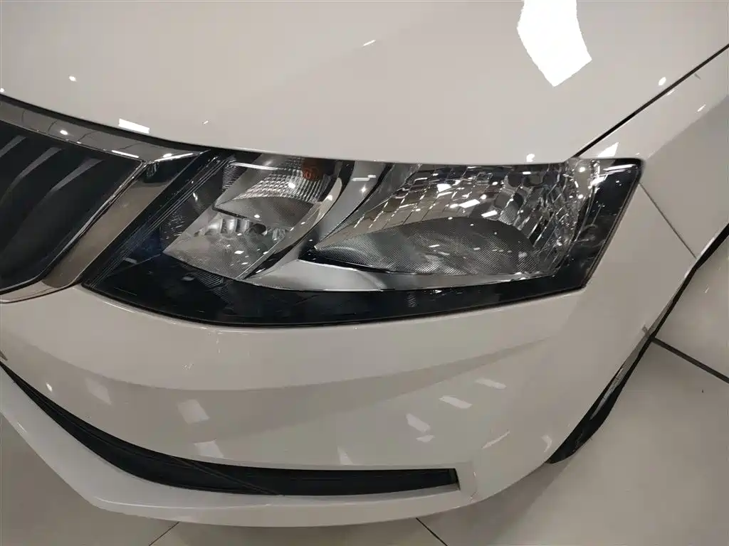 Skoda Rapid — фото 23