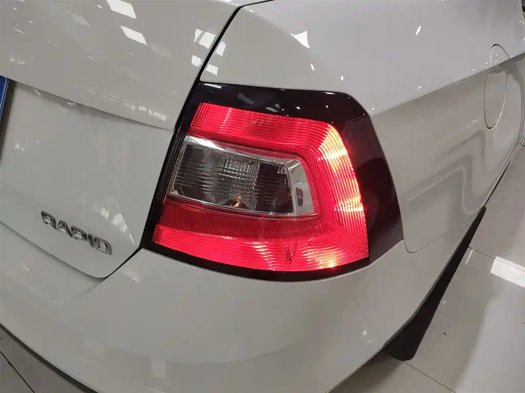 Skoda Rapid — фото 8