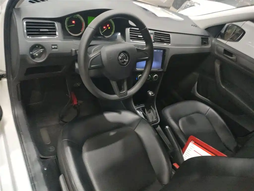 Skoda Rapid — фото 10