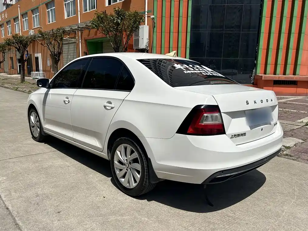 Skoda Rapid — фото 4