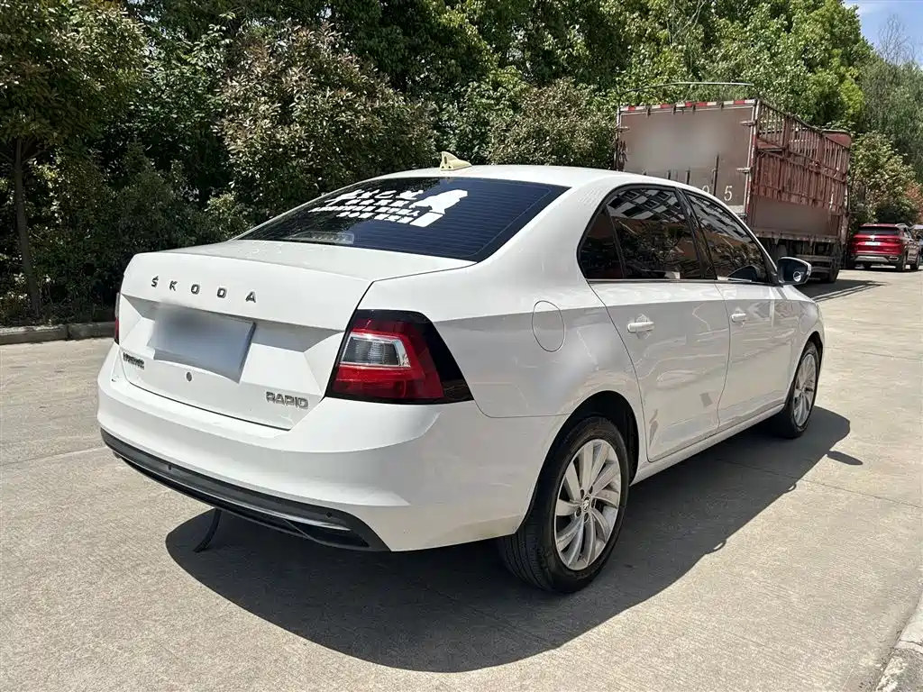 Skoda Rapid — фото 6
