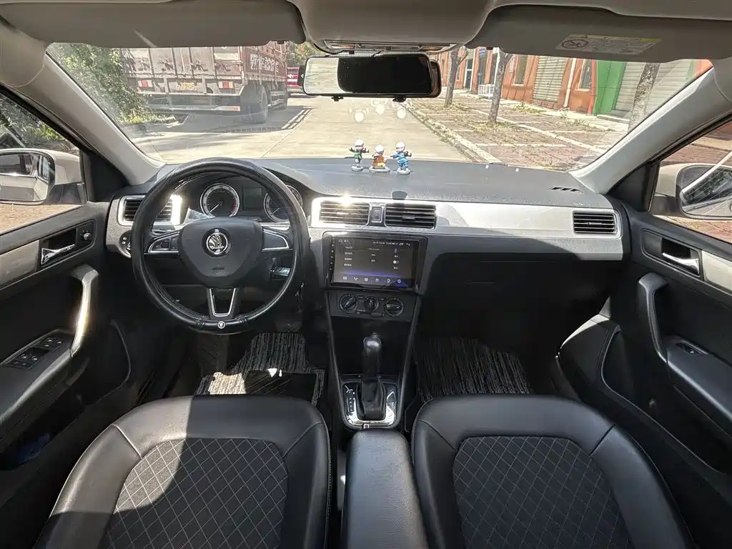 Skoda Rapid — фото 8