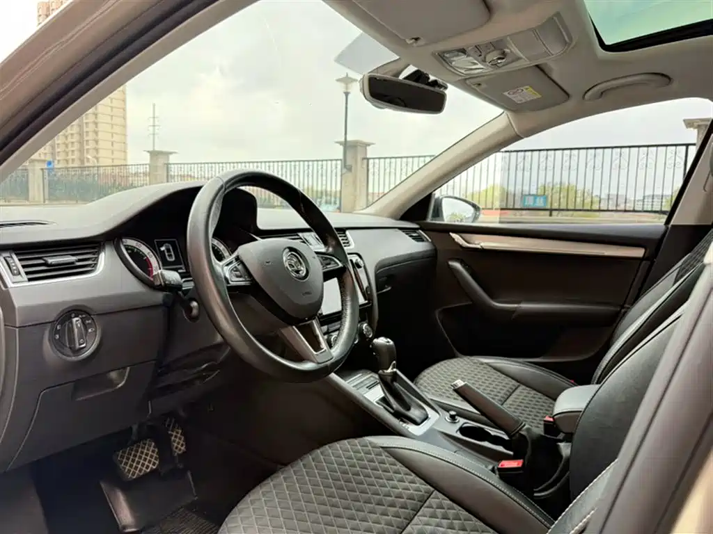 Skoda Octavia — фото 18