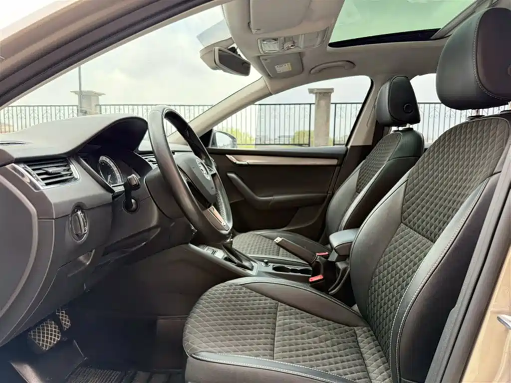 Skoda Octavia — фото 19