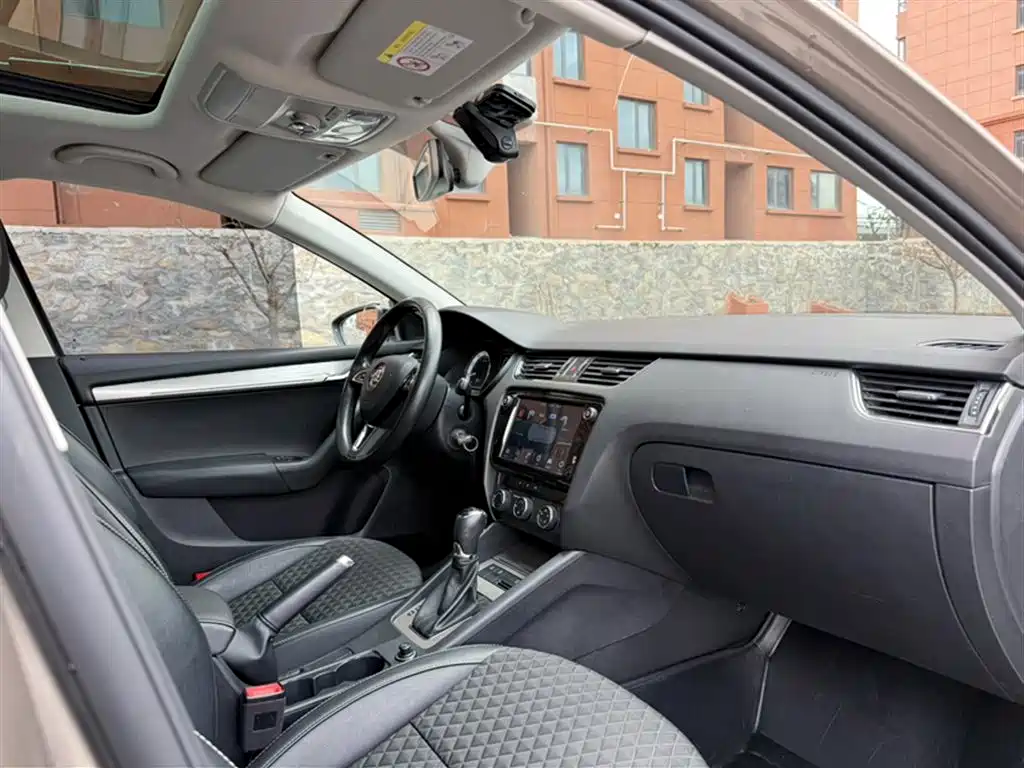 Skoda Octavia — фото 20