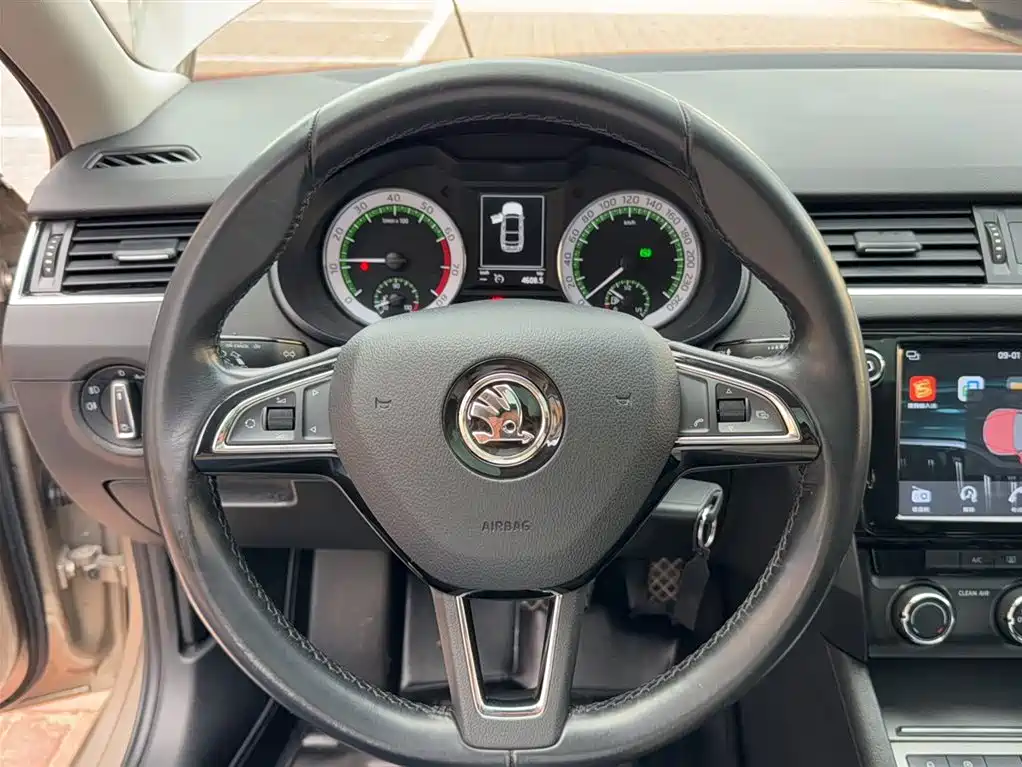 Skoda Octavia — фото 3