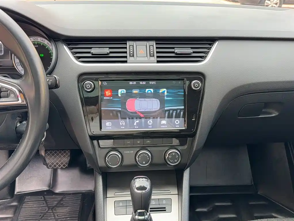 Skoda Octavia — фото 6