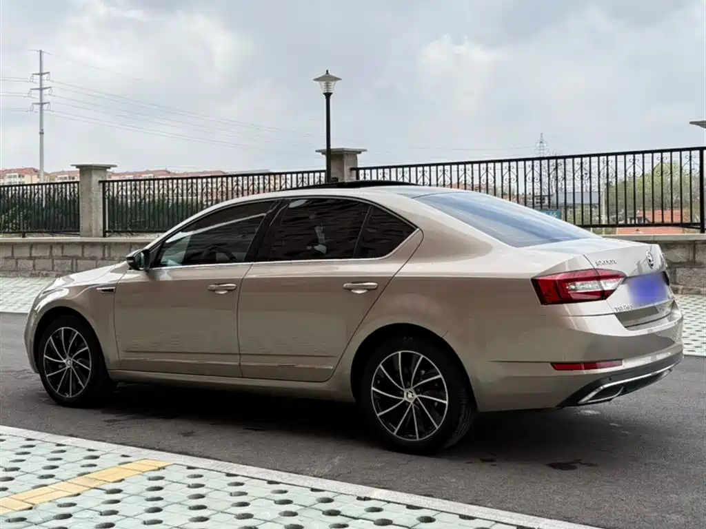 Skoda Octavia — фото 7